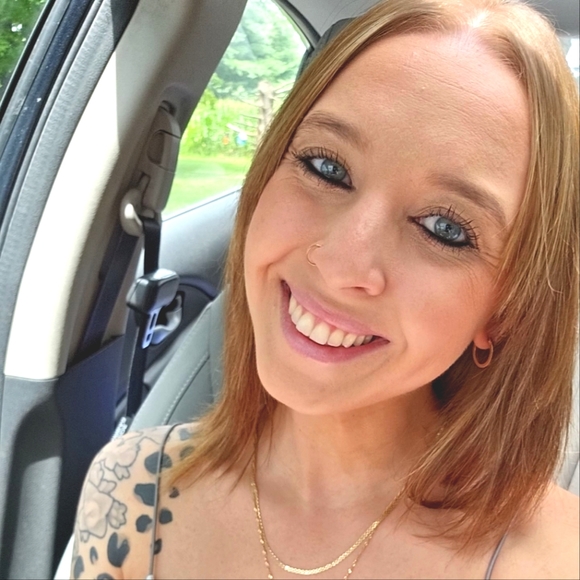 Meet your Posher, Samantha - Picture 1 of 2